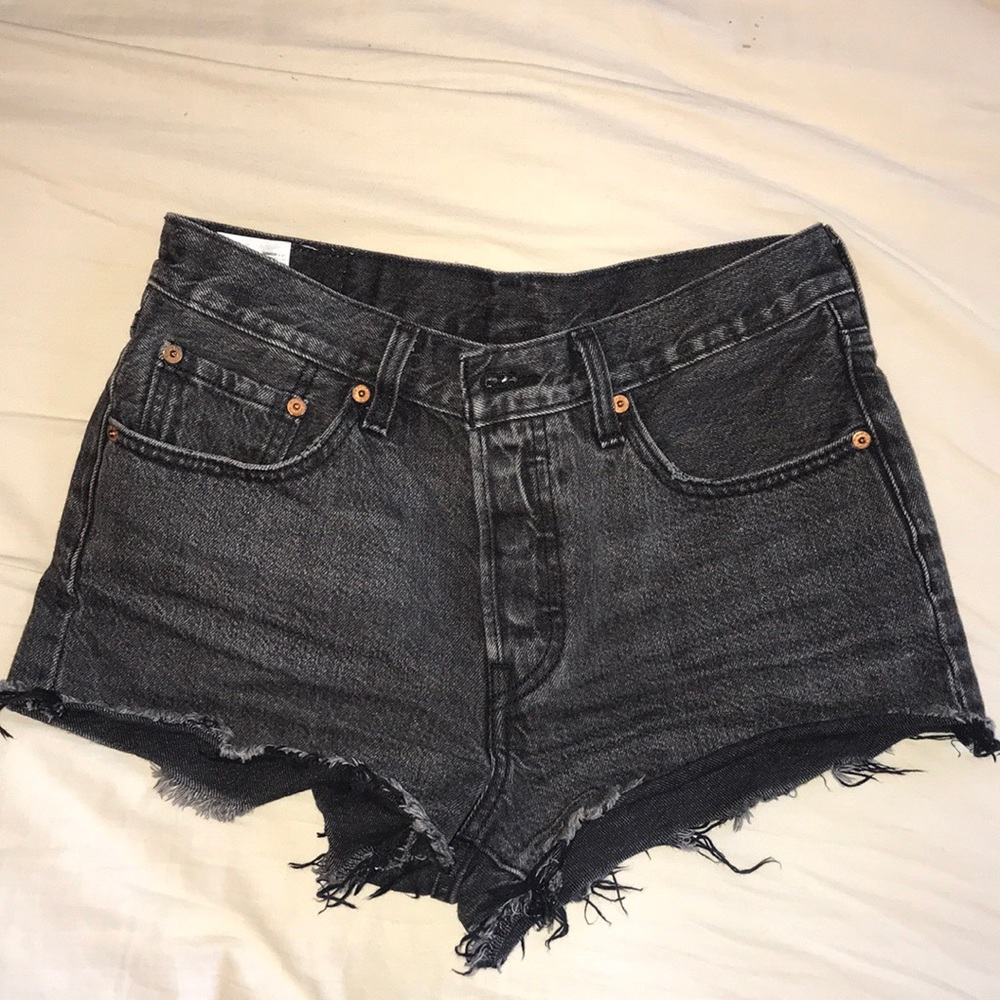 Levi’s jean shorts - Picture 4 of 4